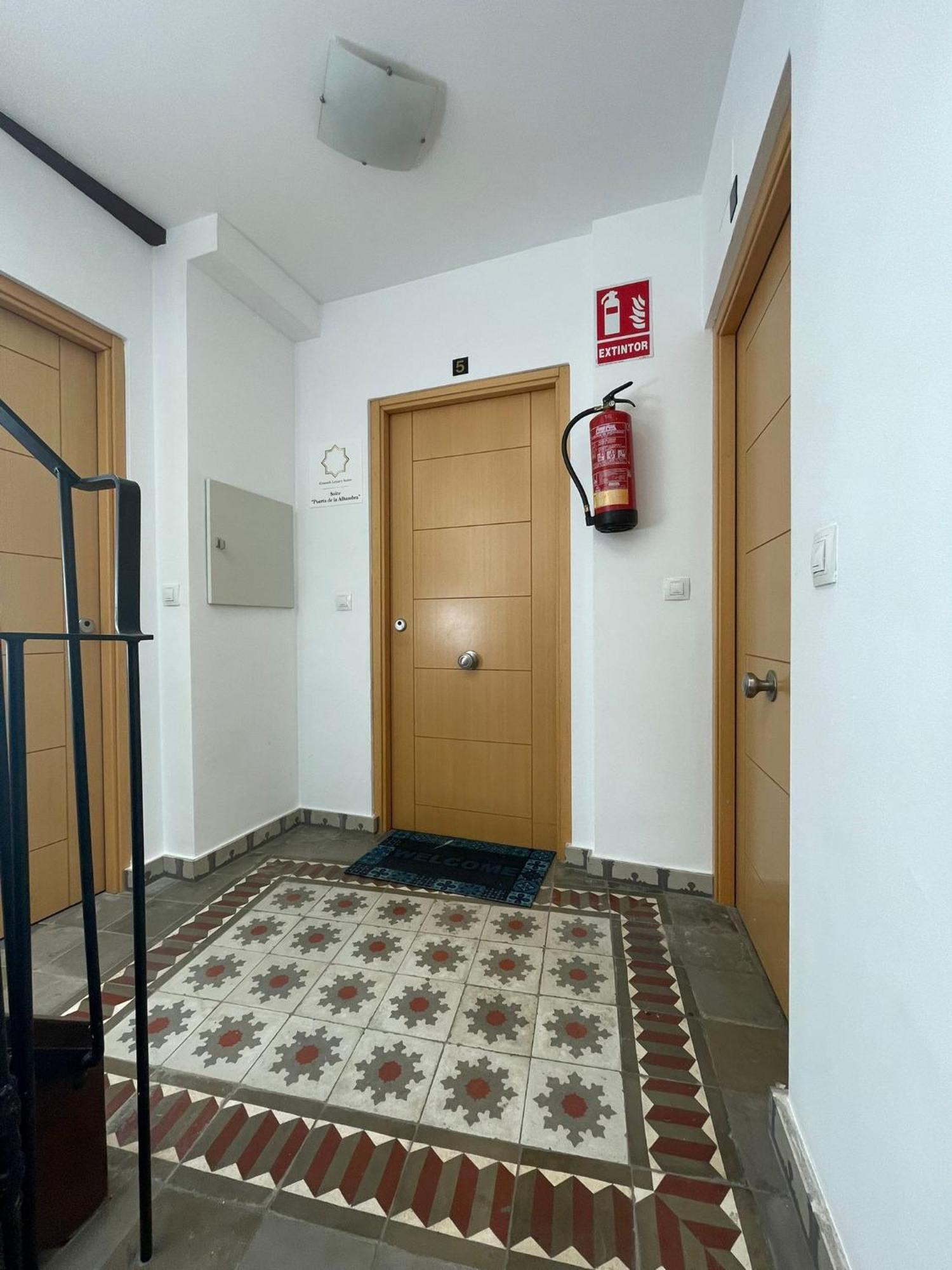 Suite Puerta De La Alhambra Granada Exterior photo